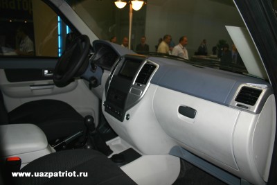 mmas 2006 uaz patriot concept 9.jpg